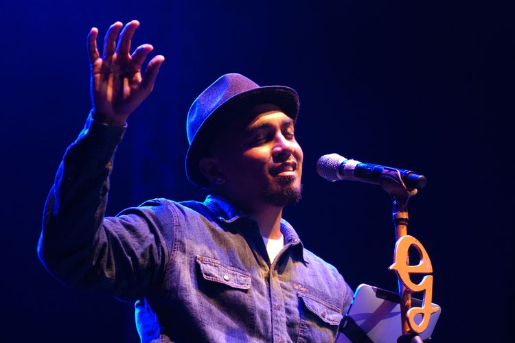 Karier dan Perjalanan Musik Glenn Fredly yang Tak Terlupakan