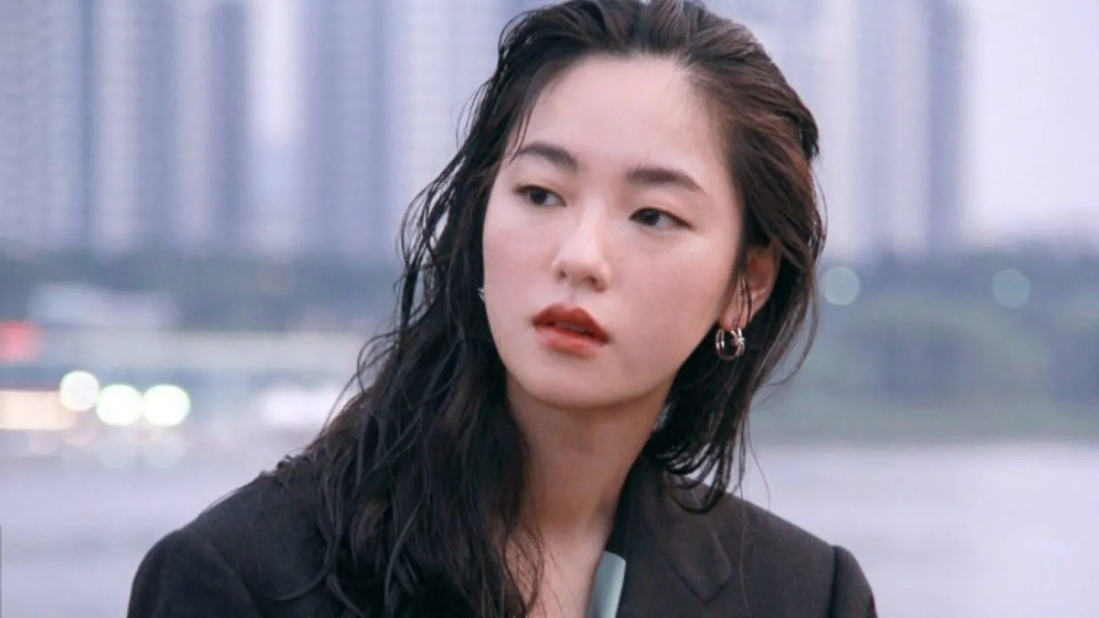 Profil Jeon Yeo-been: Pesona Unik yang Mencuri Perhatian